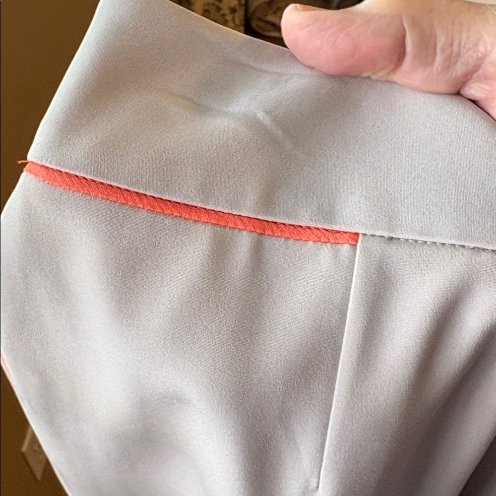 Elie Tahari taupe skirt like new Size 8 - Picture 12 of 12